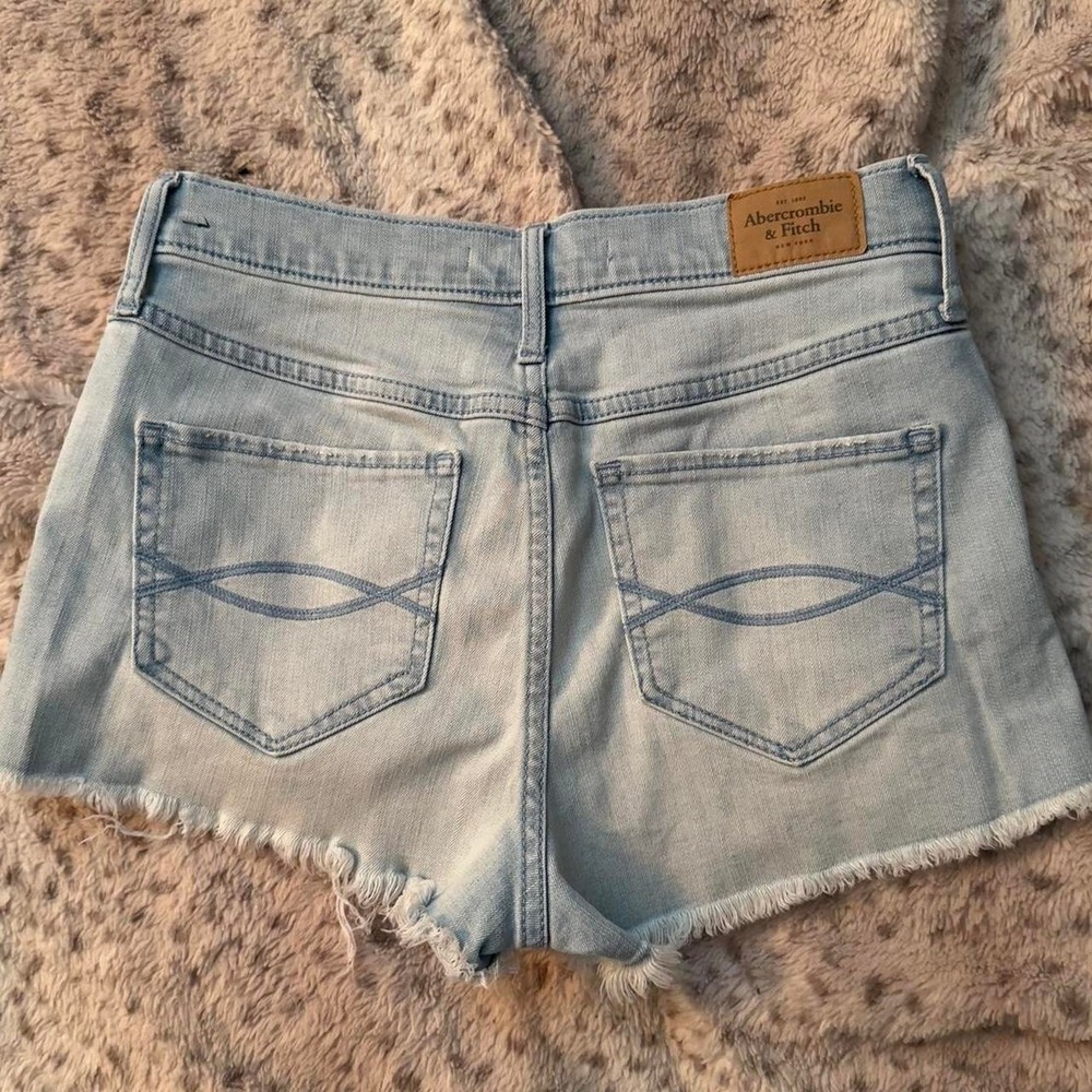 y2k abercrombie & fitch logo pocket booty shorts raw hem light wash — Size 4